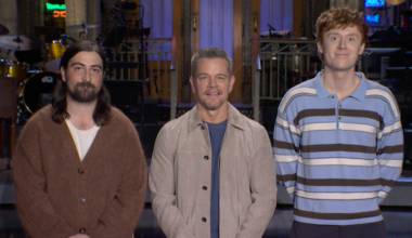 'SNL' Promo: Matt Damon Likes Apples