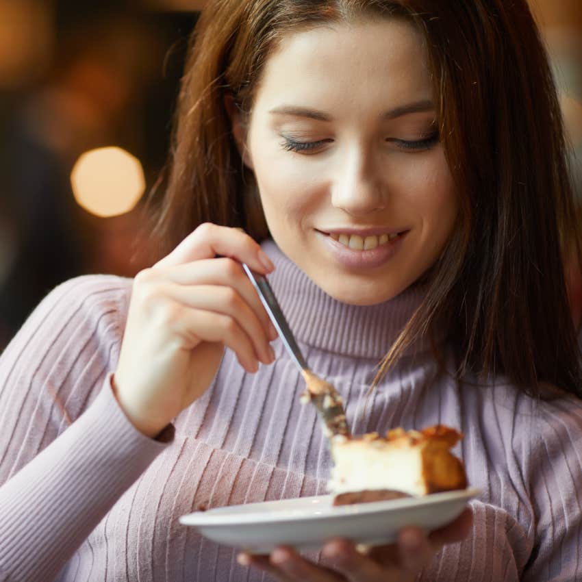 woman eating cheescake