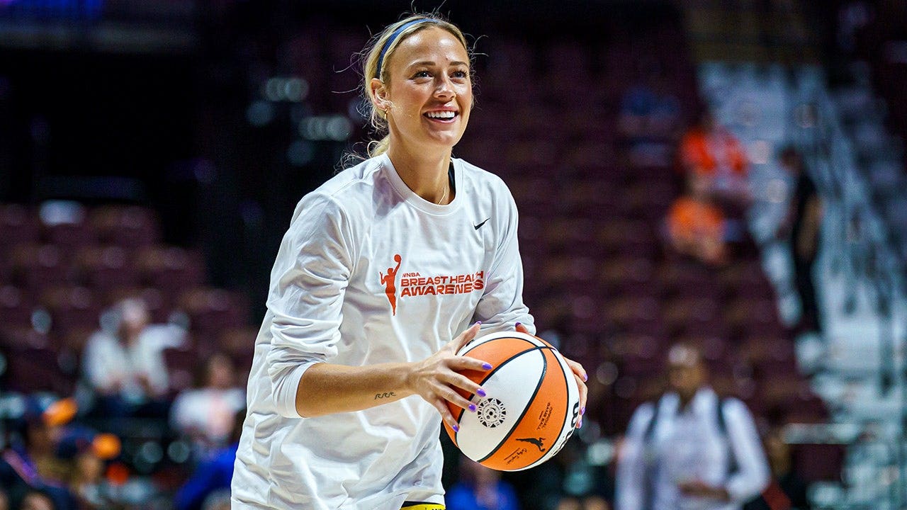 Sophie Cuningham has heads spinning with her pregame outfit, Colbert's final jab & lessons from Kyle Busch