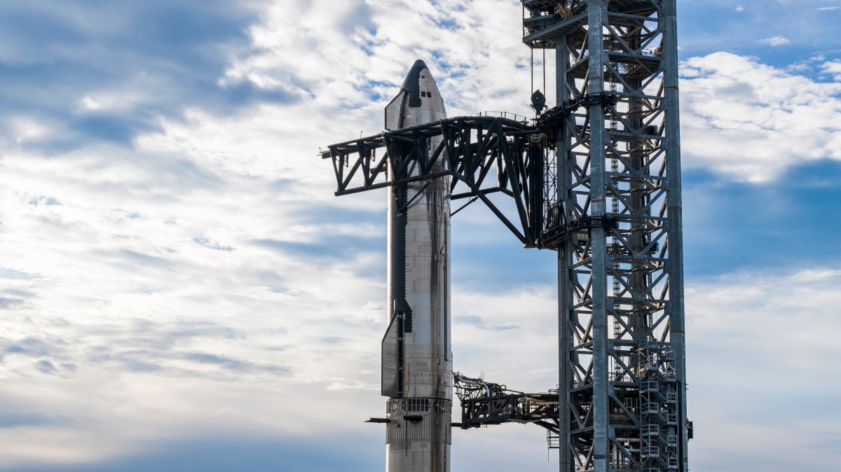 SpaceX starship fully stacked