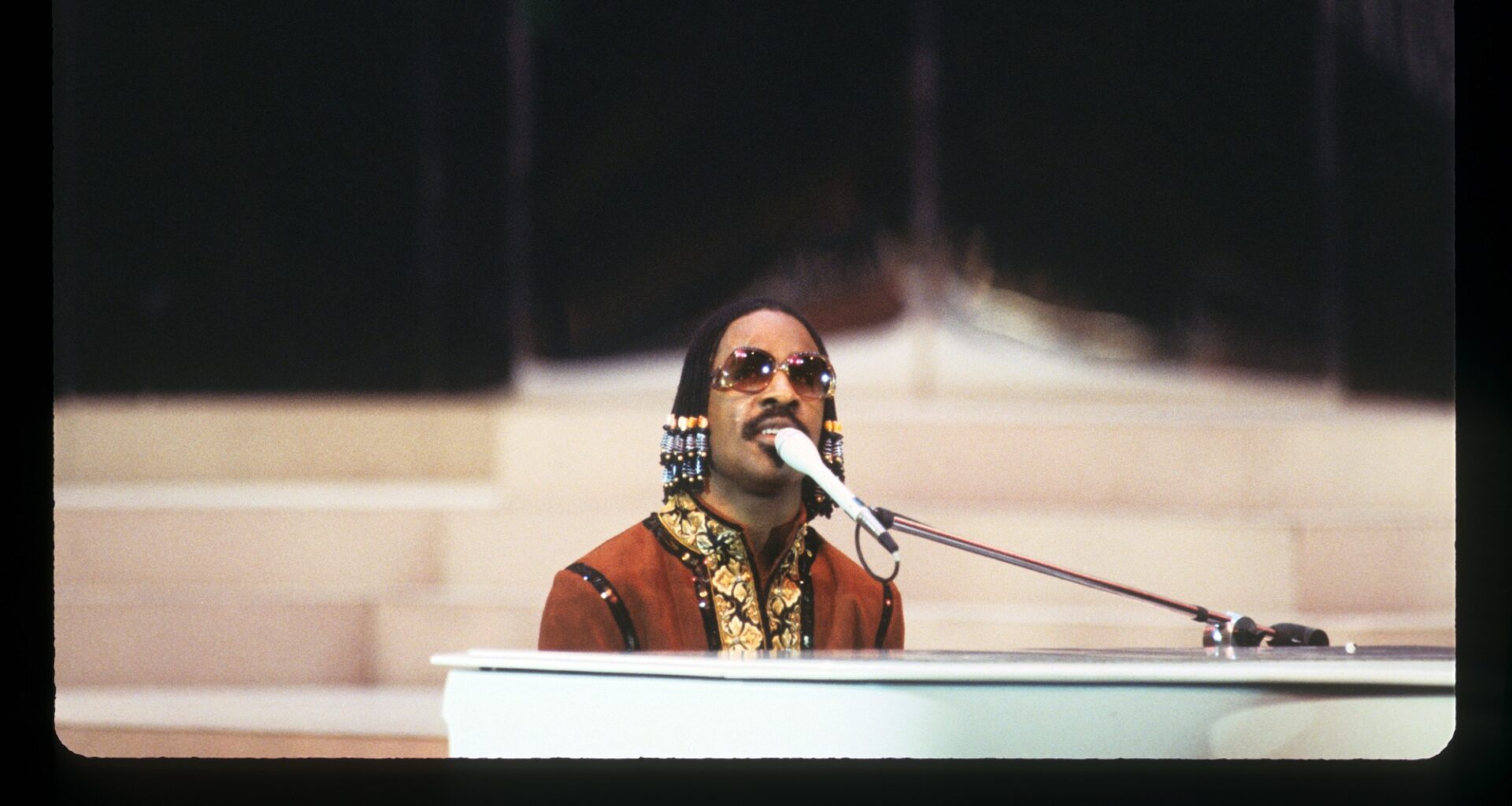 3 Rock Songs From 1977 That Every 70s Kid Can Still Sing From Memory Today