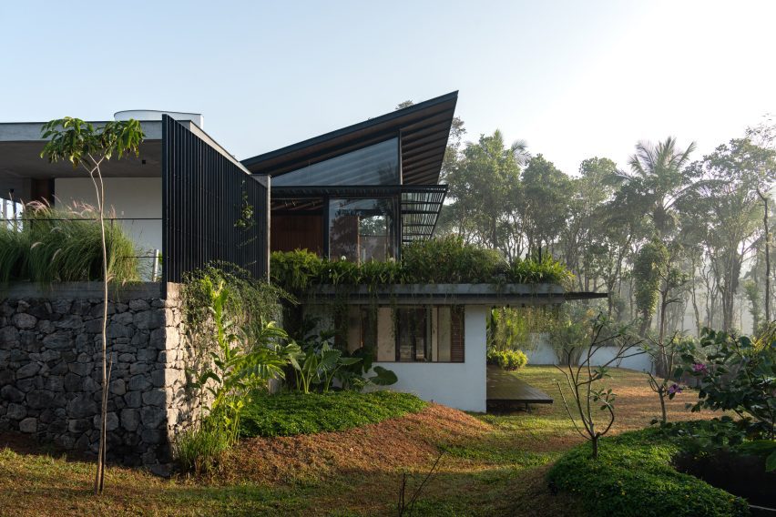 Summer Home by Mindspark Architects