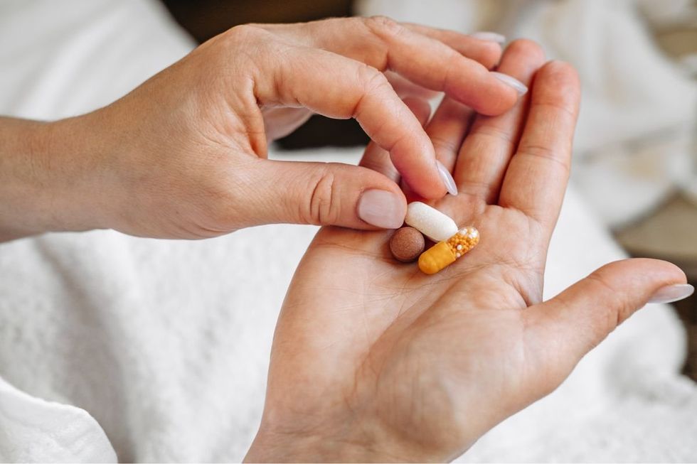 SUPPLEMENTSN IN HAND