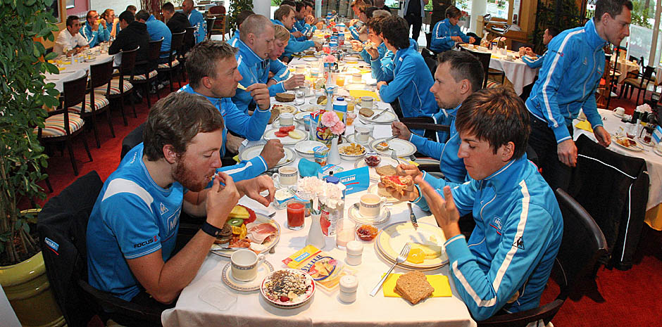 Cycling Nutrition: Smart Carbohydrate Timing for Cyclists