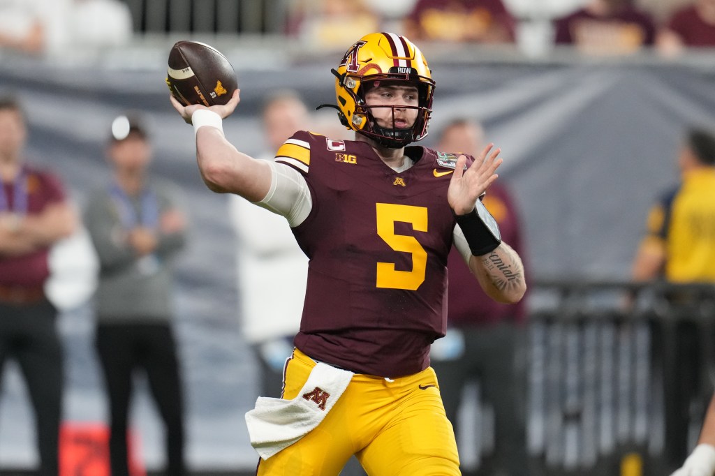 Minnesota quarterback Drake Lindsey (5) throws a pass.