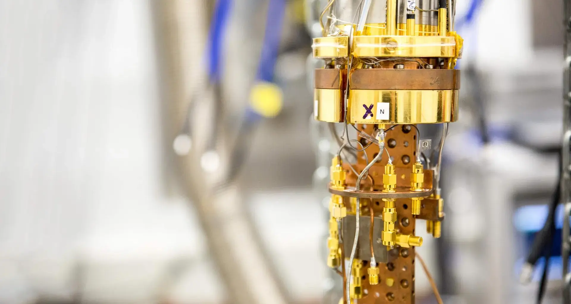 Scientists connect “time crystal” to real device in quantum breakthrough