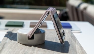 Motorola Razr 2026 vs. Razr 2025: A few steps forward, one big step back