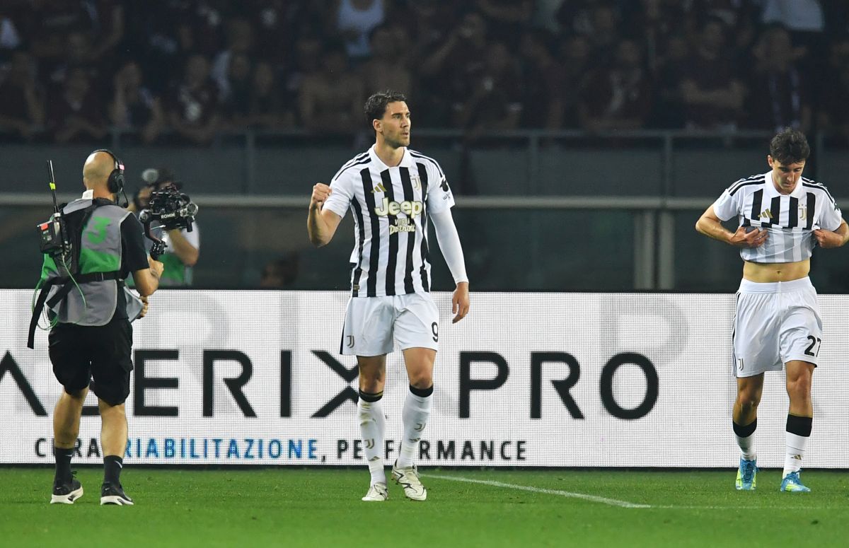TURIN, ITALY - MAY 24: Dusan Vlahovic of Juventus celebrates scoring his team's first goal during the Serie A match between Torino FC and Juventus FC at Stadio Olimpico di Torino on May 24, 2026 in Turin, Italy. (Photo by Valerio Pennicino/Getty Images)