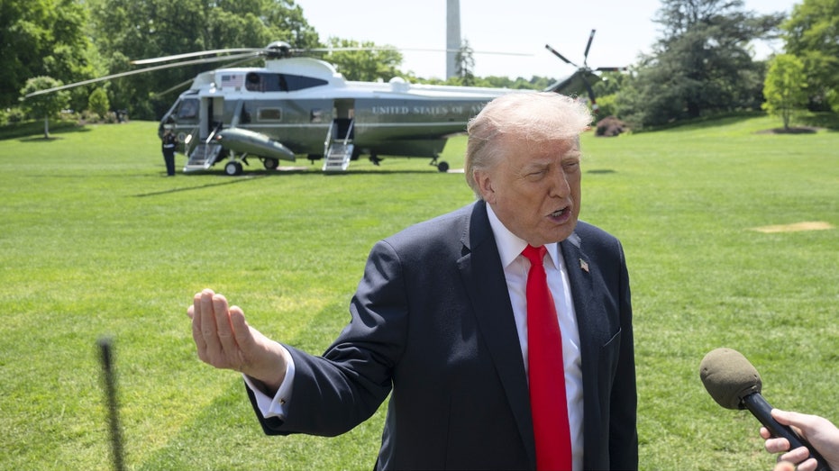 Trump speaks to reporters in front of Marine One