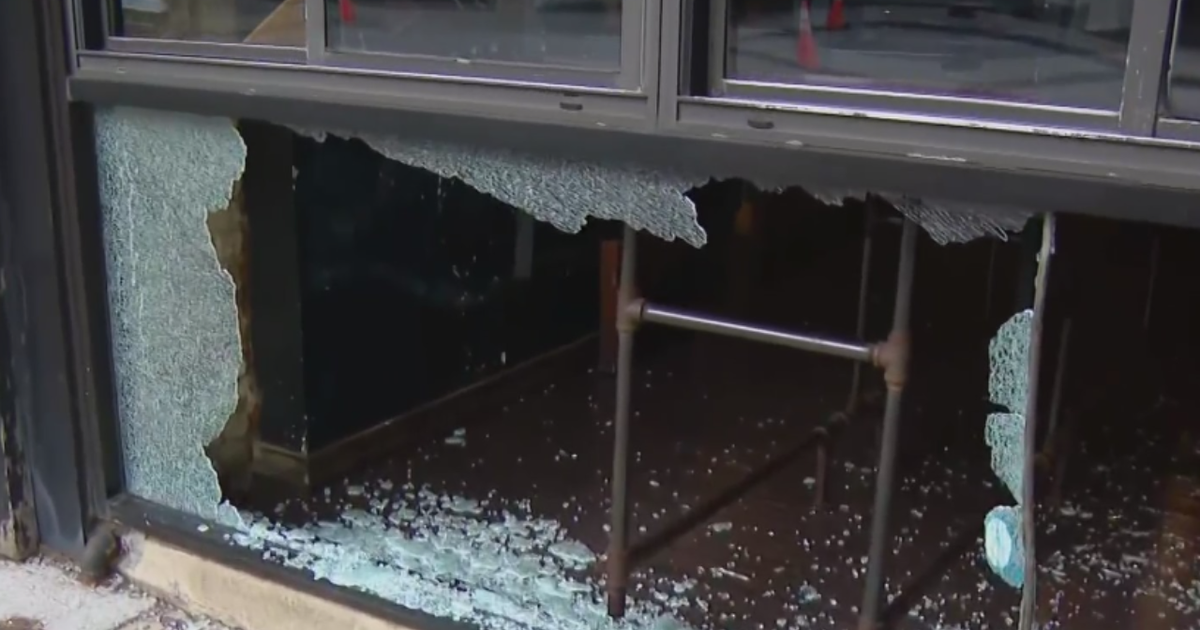 Break-in reported at The Other Side Bar in Lincoln Park