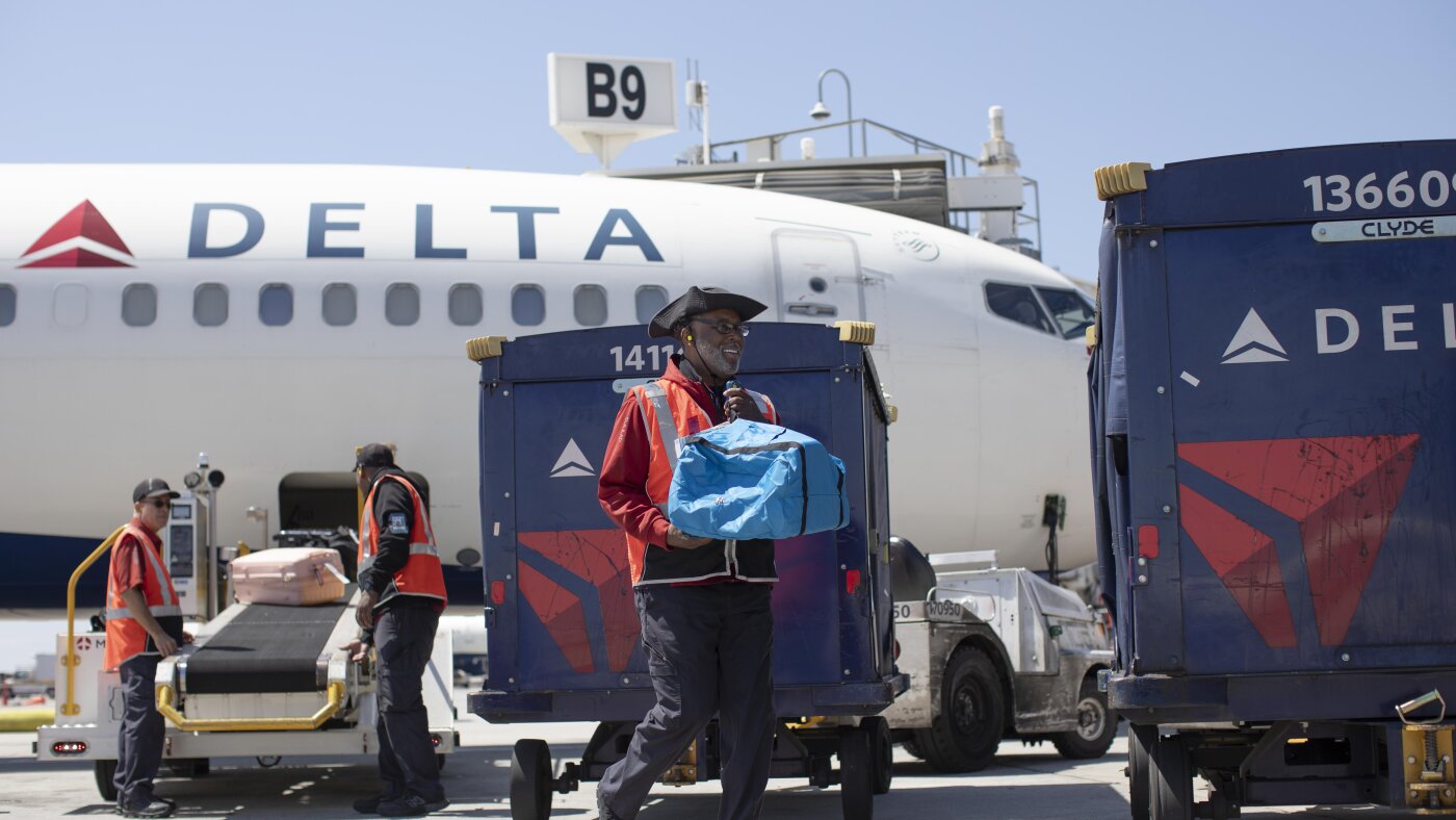 Inside the baggage-handling operation at the world’s busiest airport : NPR