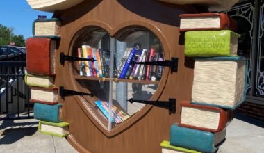 Kansas City artist made her Parade of Hearts sculpture into a little free library: ‘A labor of love’ | KCUR