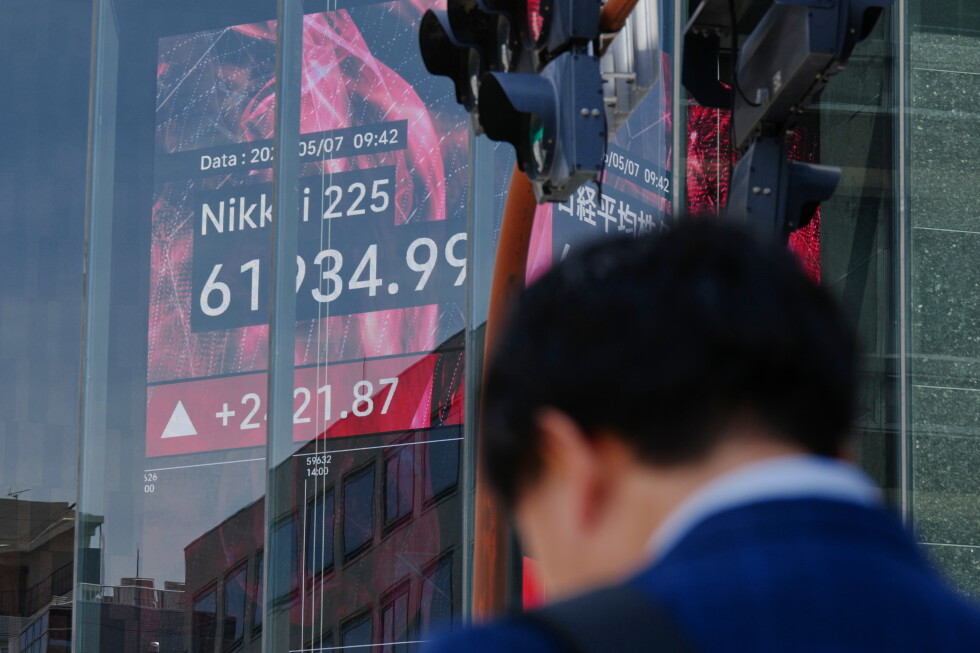 Asian shares gain and oil prices slip as Trump remarks on Iran war talks