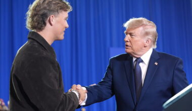 Giants' Carter felt need to call out Dart to show he's against Trump