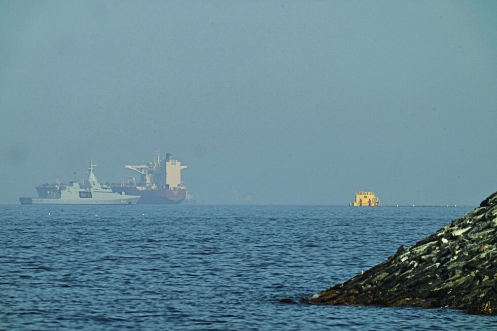 US warns shipping companies of sanctions over Iran payments