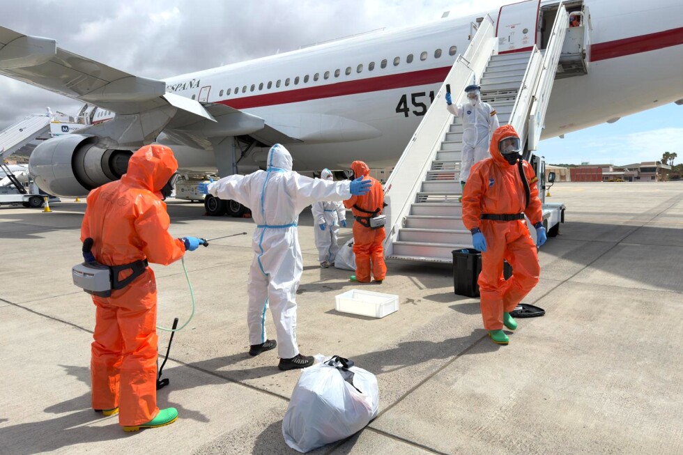 Passengers evacuated from hantavirus-stricken cruise ship begin flying home