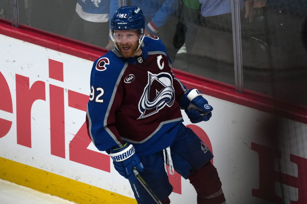 Hockey star uses in-skate sensors, AI-driven movement platform to manage his knee and workload