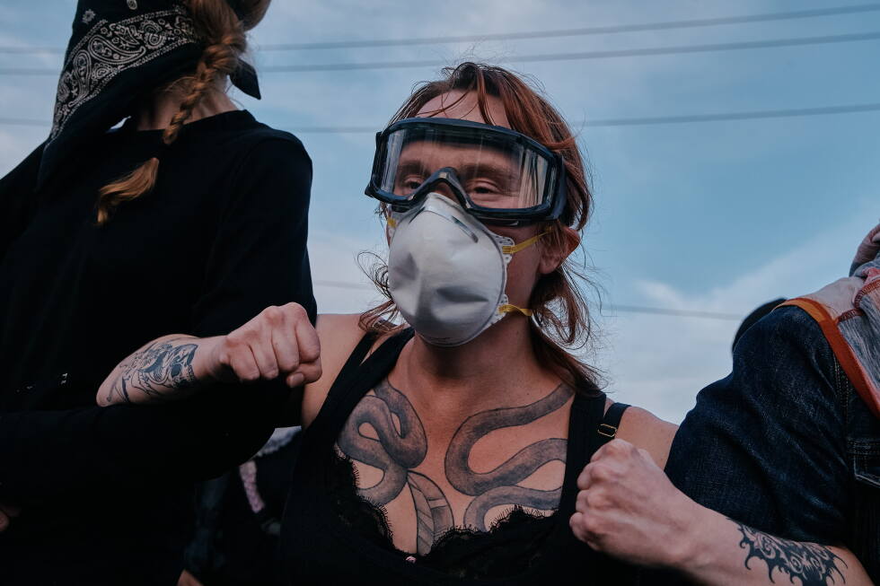 Photos show protesters and ICE agents clashing outside a New Jersey detention center