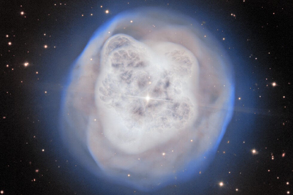 Telescope captures a dying star resembling a crystal ball