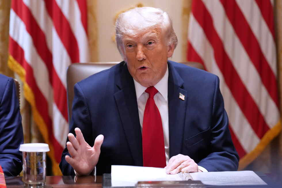 Trump meets his Cabinet at a precarious moment in Iran talks
