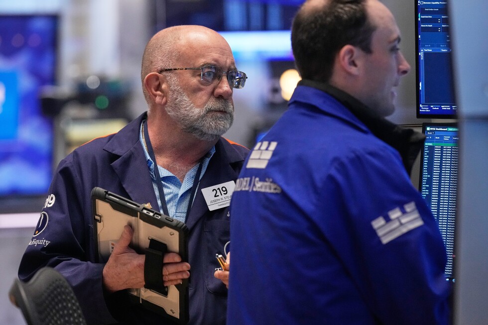 Oil prices sink and stocks rally worldwide on hopes for a reopening of the Strait of Hormuz