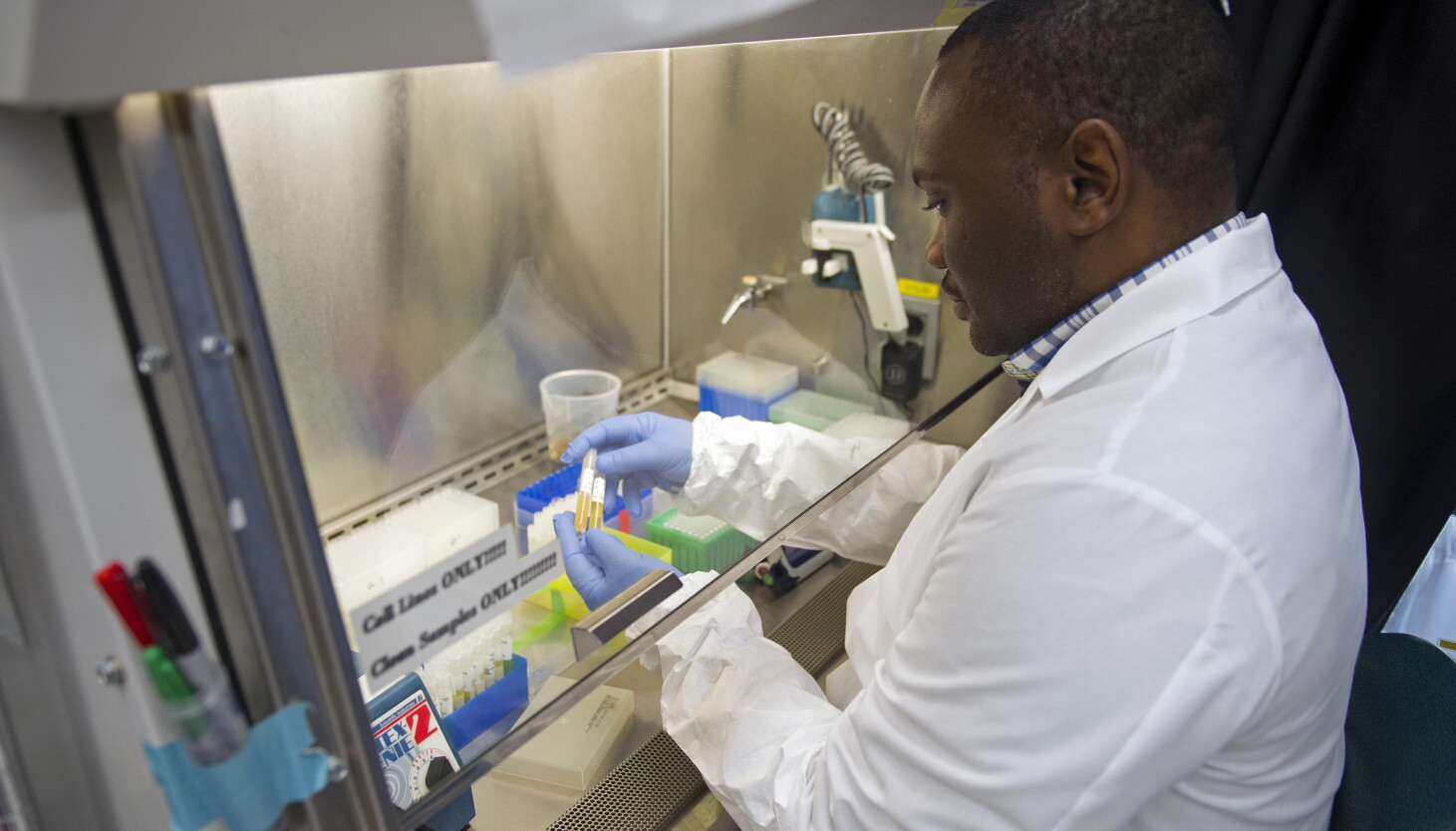 From O’Hare to the hospital, here’s how Chicago is preparing for Ebola