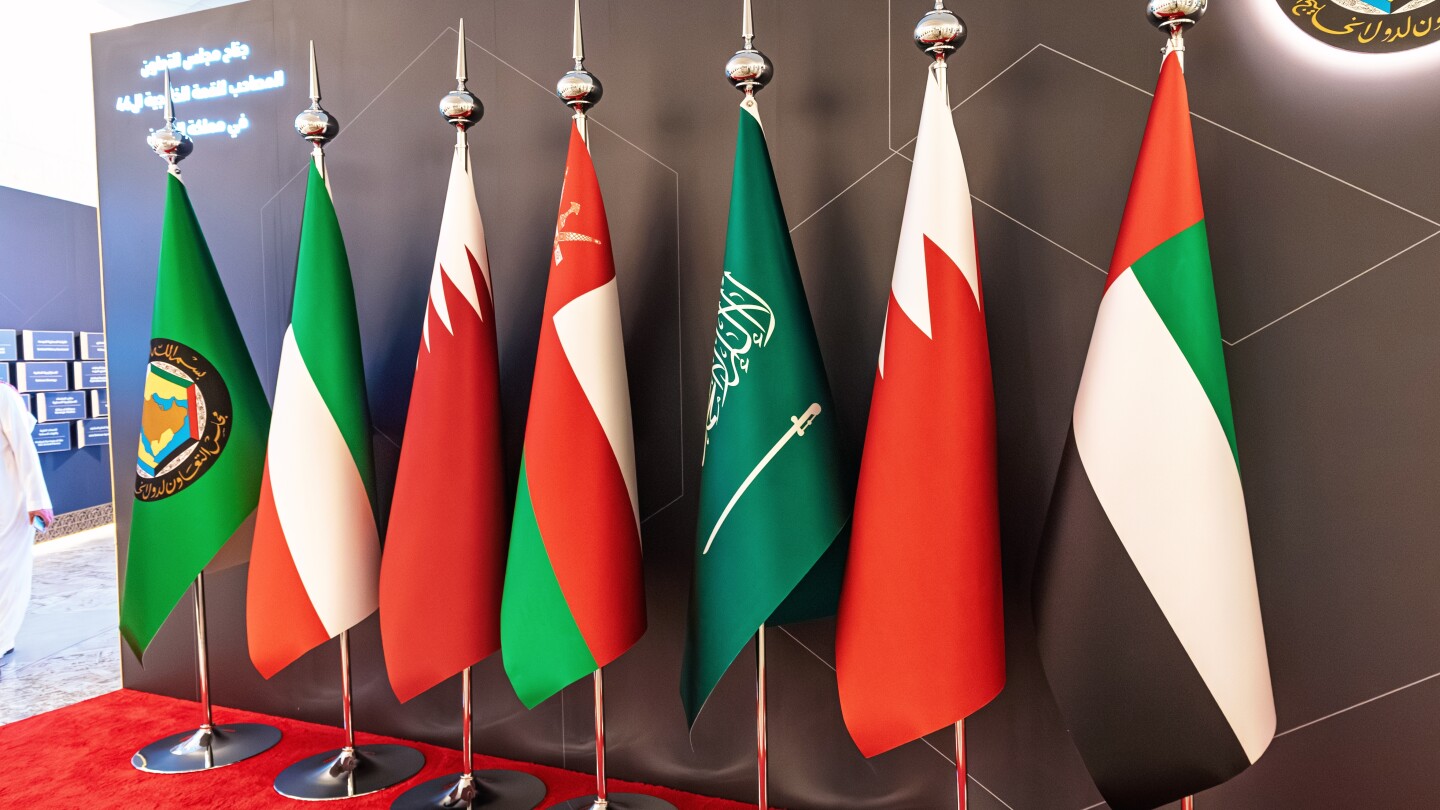 Can the Gulf Cooperation Council Survive the Oman Rift over the Iran War?