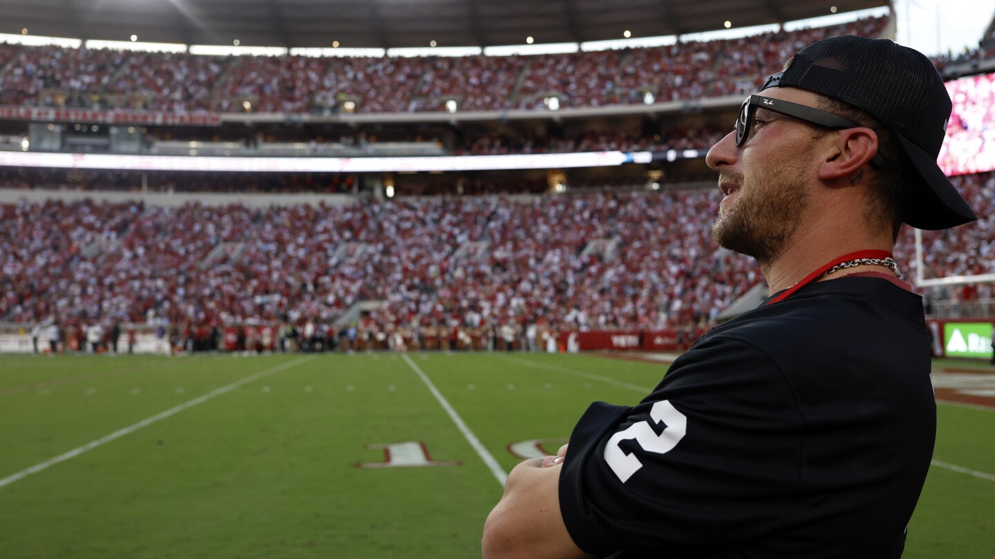 Johnny Manziel pivots to boxing