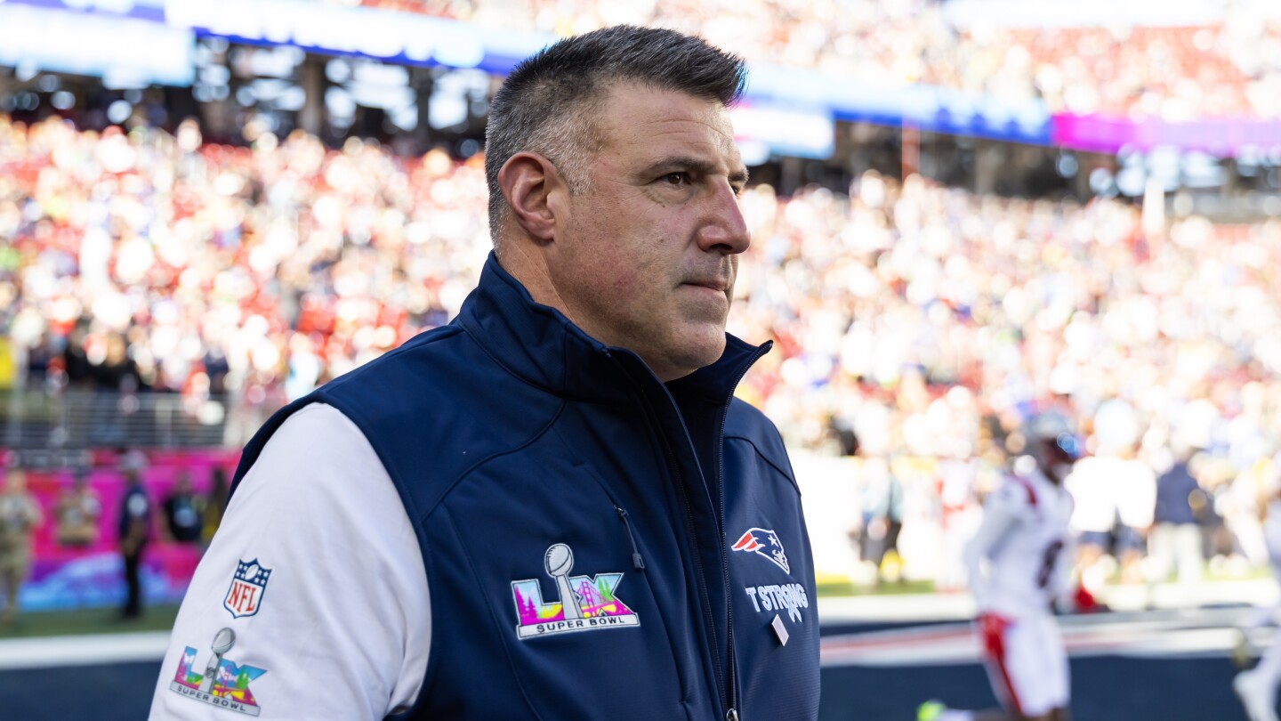 Report: Mike Vrabel, Dianna Russini rented boat together in June 2021