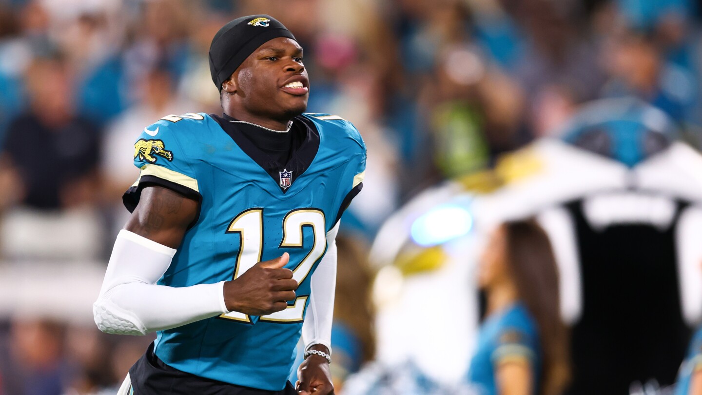 James Gladstone: Travis Hunter will play both ways