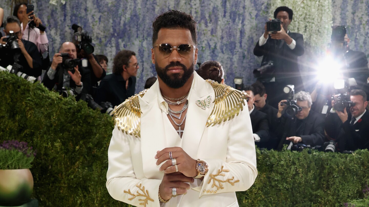 Russell Wilson: Jets made an offer, weighing that and TV opportunities