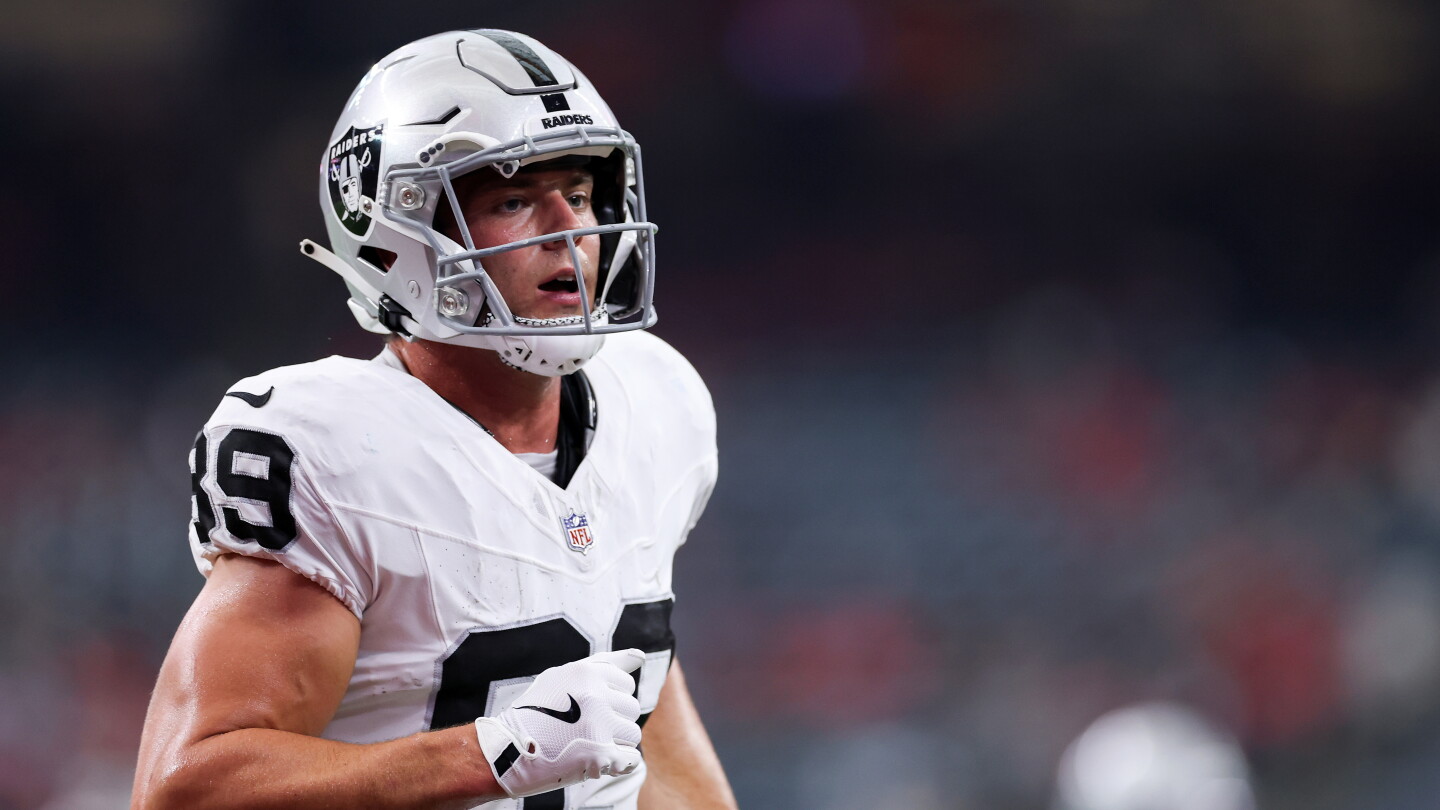 Klint Kubiak: Brock Bowers is a football robot from heaven