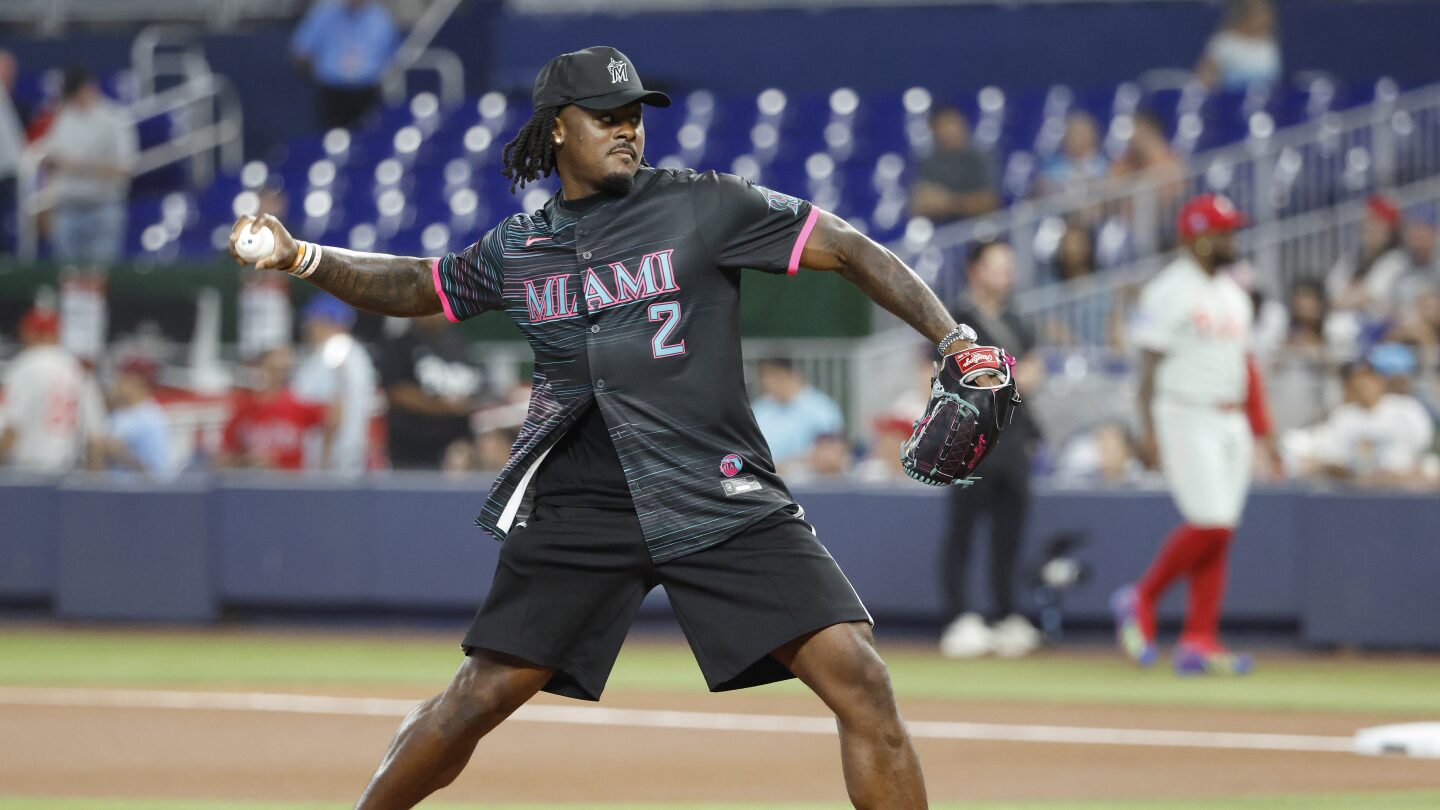 The Malik Willis first pitch didn't go very well