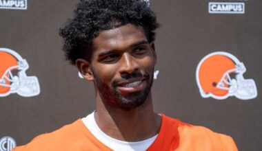 Shedeur Sanders returns to Colorado to get his degree