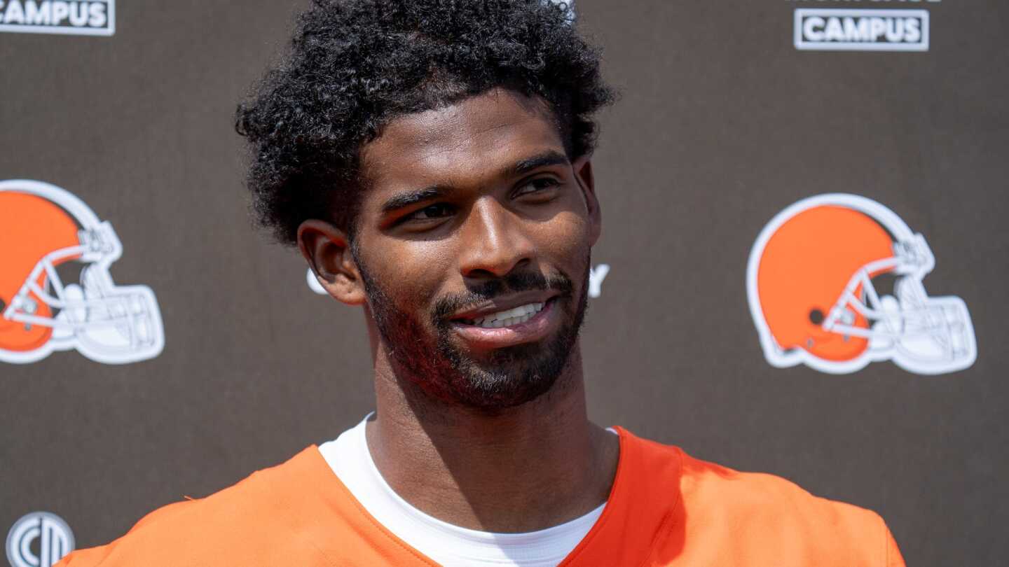 Shedeur Sanders returns to Colorado to get his degree