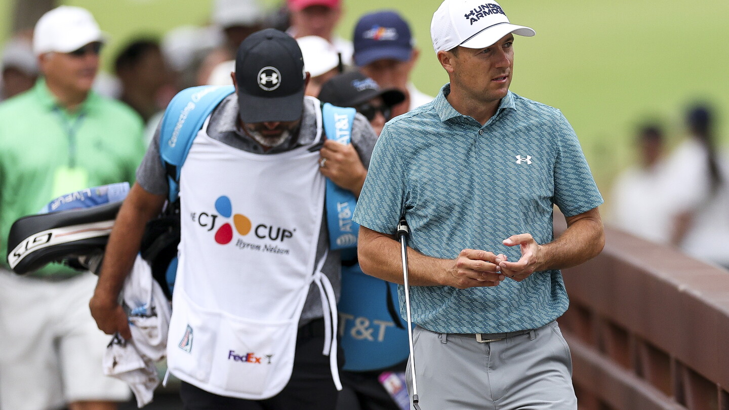 Jordan Spieth second-nine birdie spree leads to 62, one shot off lead at Byron Nelson