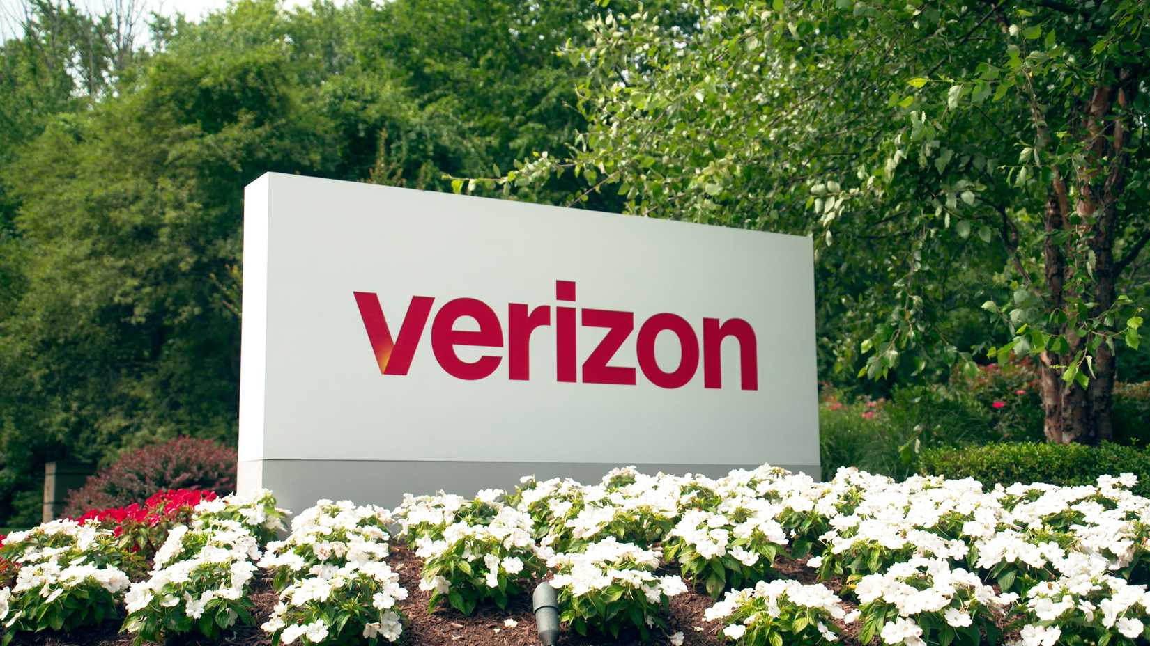 Verizon sign in flower bed