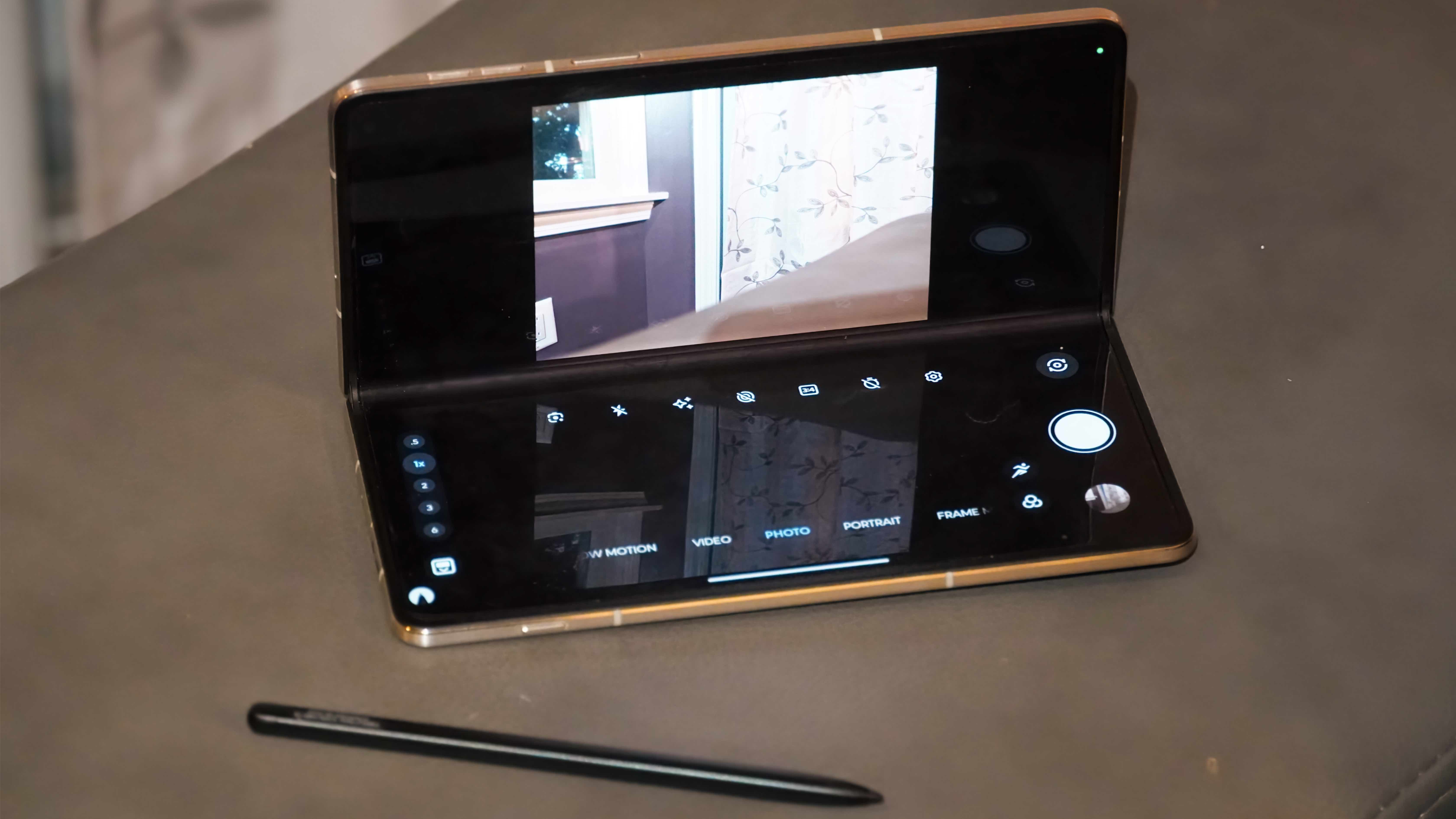 The Moto Pen Ultra being used on the Motorola Razr Fold.