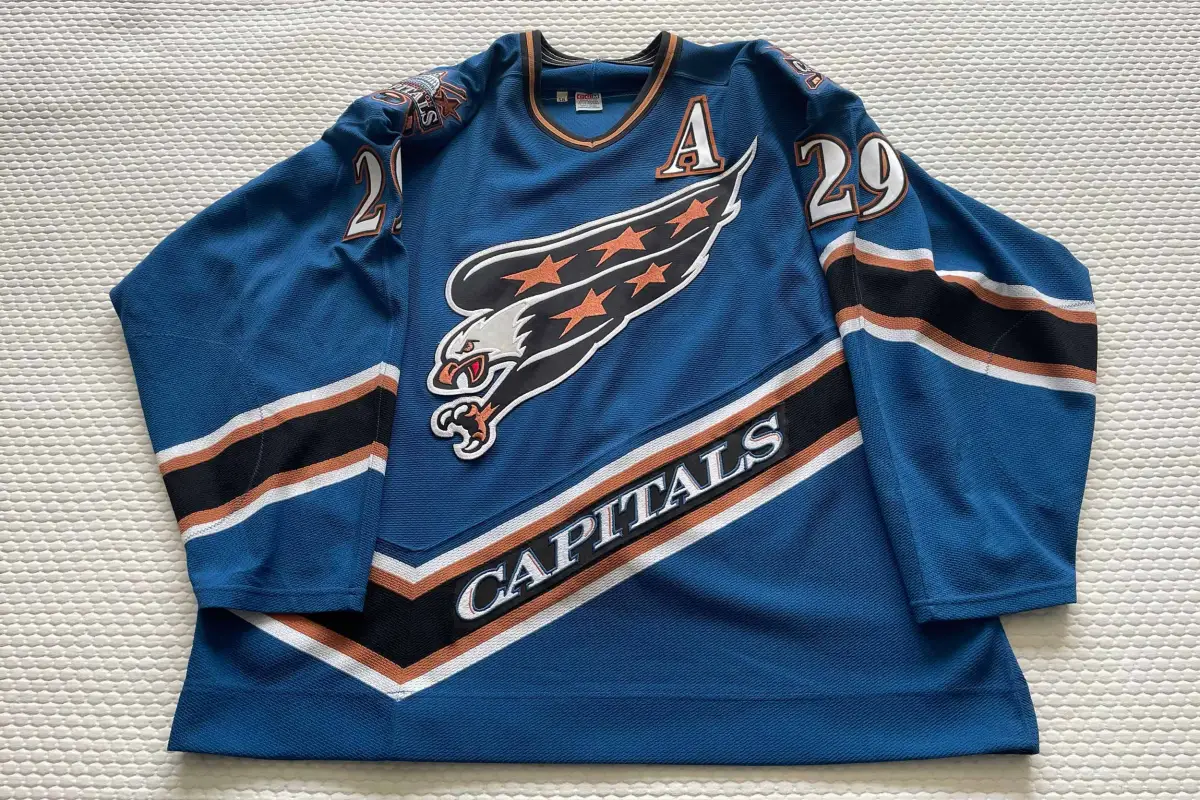 NHL to drop Hometown Remix jerseys next season, Capitals’ version to be inspired by blue color from vintage Screaming Eagle sweater (report)