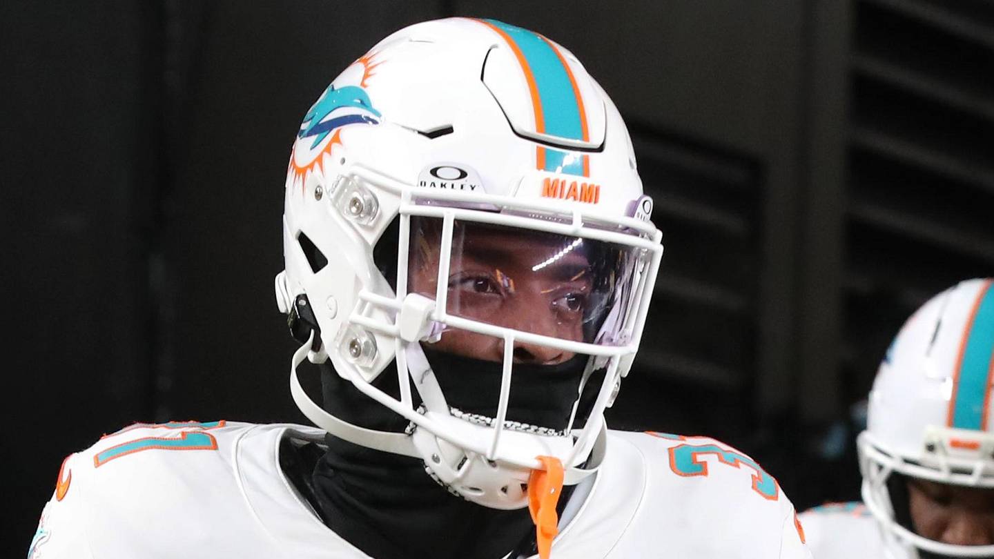 Miami Dolphins running back Ollie Gordon II