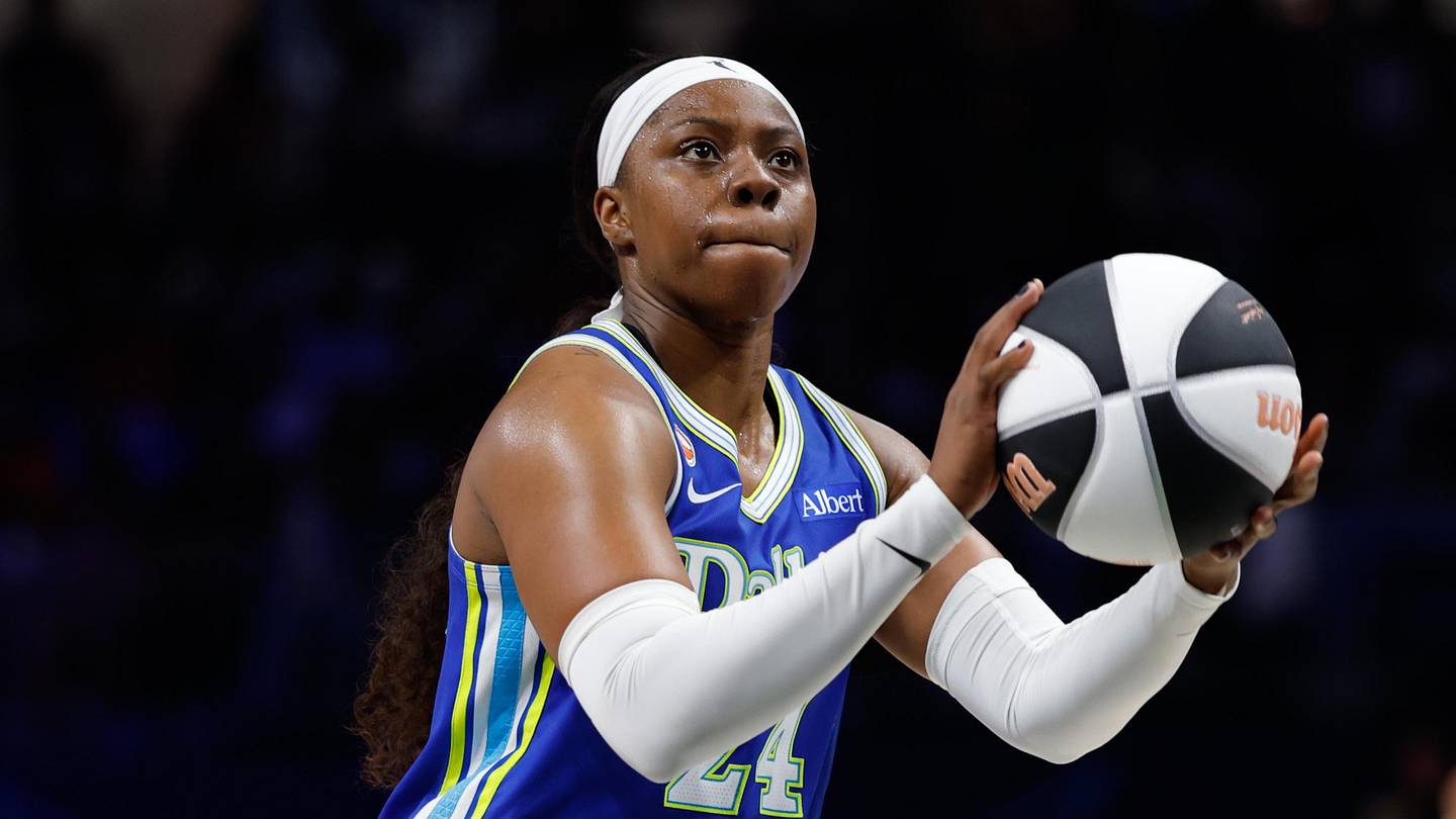 Dallas Wings guard Arike Ogunbowale