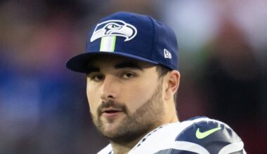 Former Seattle Seahawks quarterback Sam Howell warms up