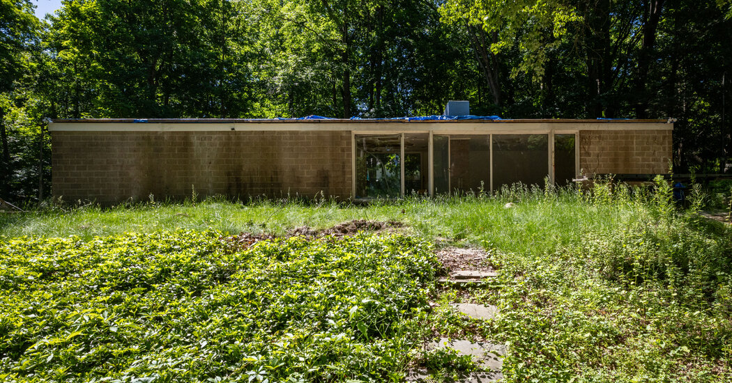 Flipping a Philip Johnson: The Booth House Gets a Lifeline