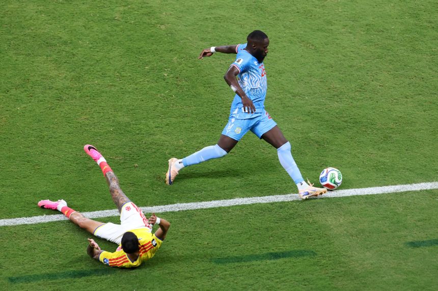 DR Congo's Arthur Masuaku in action with Colombia's Daniel Munoz.