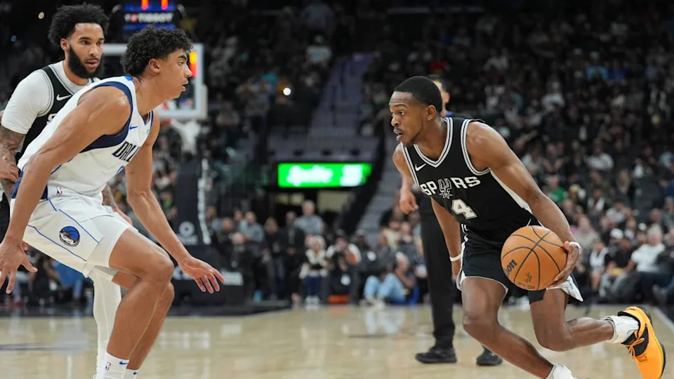 San Antonio Spurs guard De'Aaron Fox (4) dribbles against <a class="link " href="https://sports.yahoo.com/nba/teams/dallas/" data-i13n="sec:content-canvas;subsec:anchor_text;elm:context_link" data-ylk="slk:Dallas Mavericks;sec:content-canvas;subsec:anchor_text;elm:context_link;itc:0" data-yga="{"yLinkElement":"context_link","yModuleName":"content-canvas","yLinkText":"Dallas Mavericks","ySubModuleName":"anchor_text","yHasCommerce":false}">Dallas Mavericks</a> guard <a class="link " href="https://sports.yahoo.com/nba/players/6725/" data-i13n="sec:content-canvas;subsec:anchor_text;elm:context_link" data-ylk="slk:Max Christie;sec:content-canvas;subsec:anchor_text;elm:context_link;itc:0" data-yga="{"yLinkElement":"context_link","yModuleName":"content-canvas","yLinkText":"Max Christie","ySubModuleName":"anchor_text","yHasCommerce":false}">Max Christie</a> (00) in the first half at Frost Bank Center.© Daniel Dunn-Imagn Images