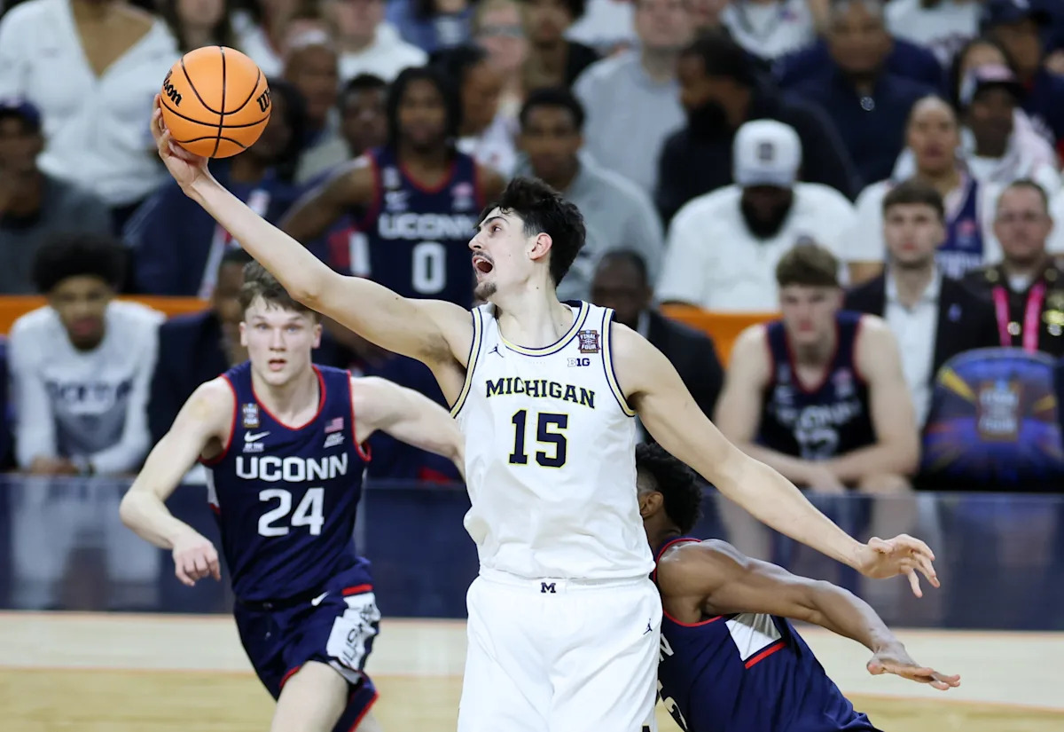 Warriors select Michigan big in first round of new CBS NBA mock draft