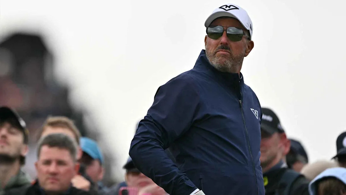 Report: Phil Mickelson accused of inappropriate contact with female golf-club employee