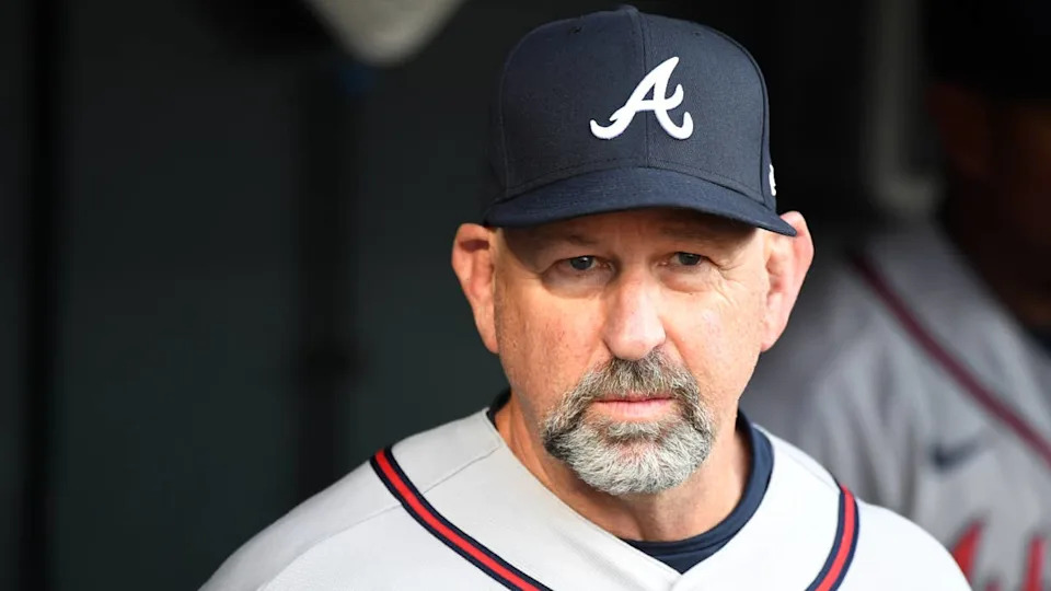 Atlanta Braves manager Walt Weiss (22).© Christopher Hanewinckel-Imagn Images