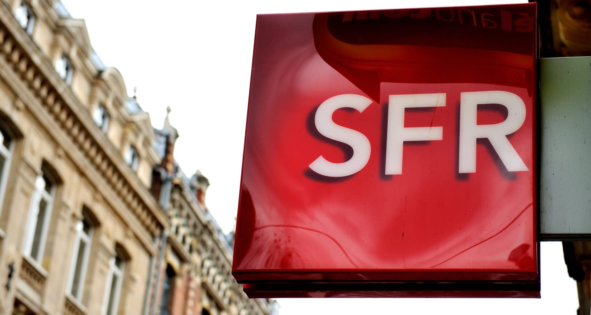 Bouygues-led consortium signs $23.44 billion deal to buy SFR from Altice France
