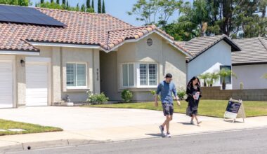 Mortgage rates are easing slightly, but homebuyers are retreating
